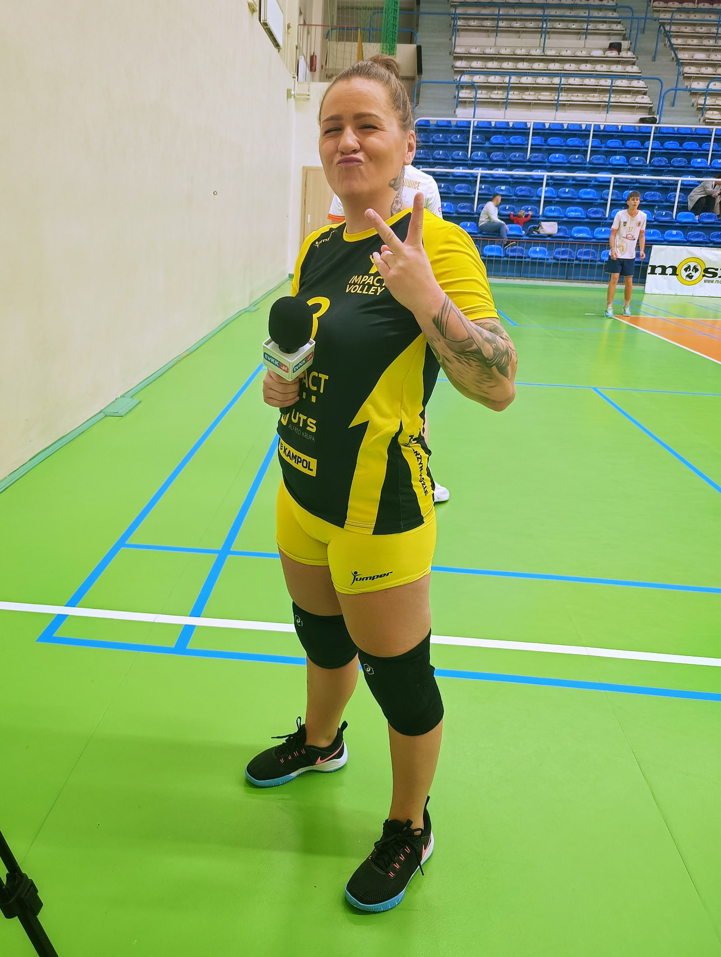 Zawodniczka Impact Volley podczas wywiadu telewizyjnego